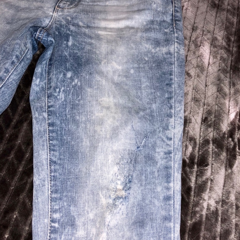 Jessica Simpson Distressed Acid Wash Skinny Crop - Picture 4 of 8